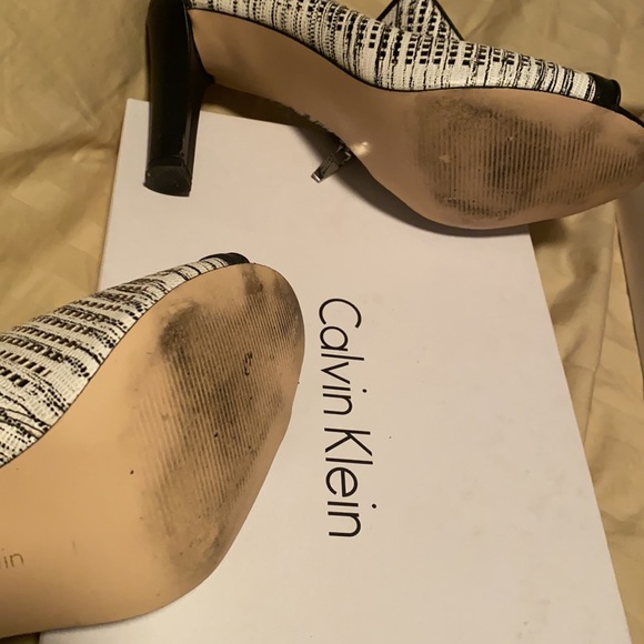 Calvin Klein heels size 9 - Picture 2 of 2